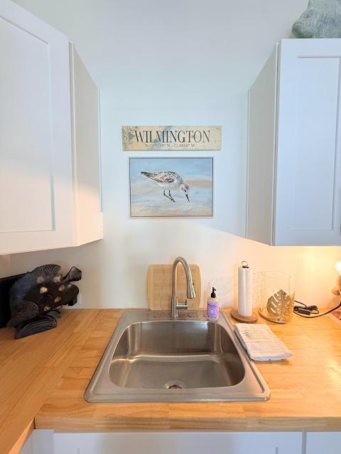 Steps to Riverwalk | Luxury Studio +Full Kitchen