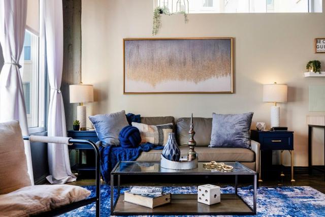 Stylish Industrial Loft,Heart of Downtown,Pool&Gym