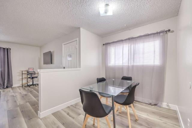 The Desert Modern Near Strip Sleeps 6
