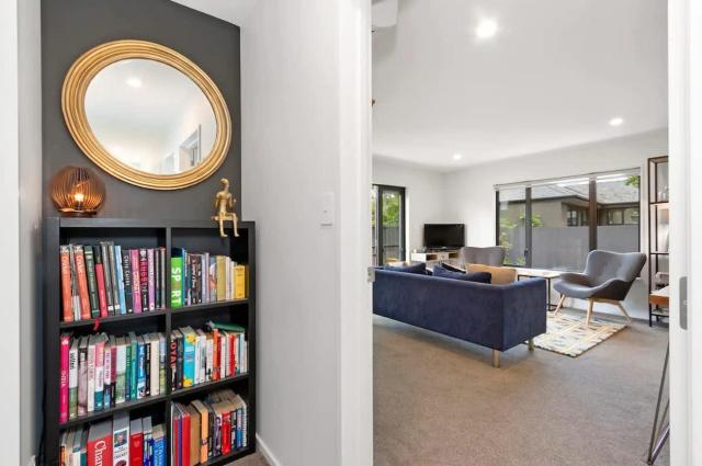 Merivale Village Apartment