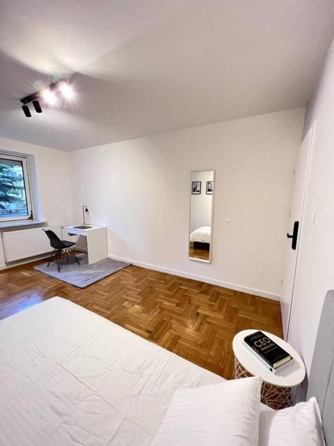 Bright Room with Balcony | SGGW & Wi‑Fi 600 Mbps