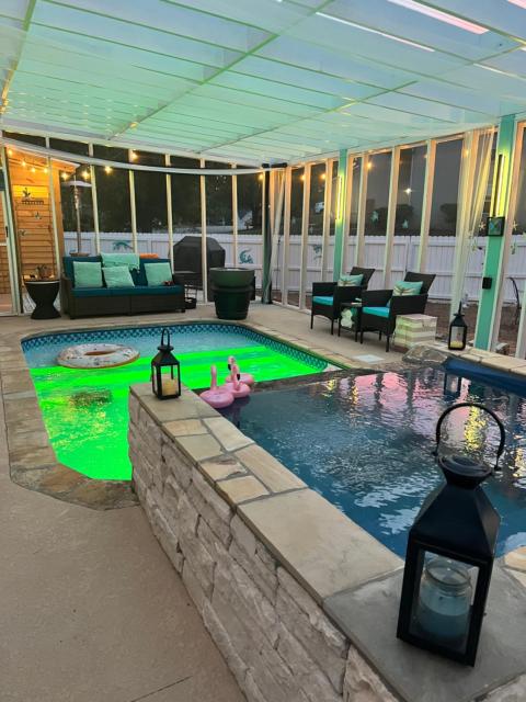 10 mi to Master heated pool spillover spa & wine
