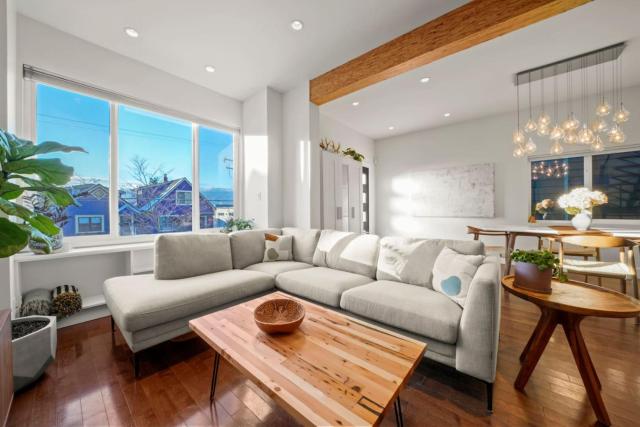 Modern 2BR with Walk to Commercial Drive