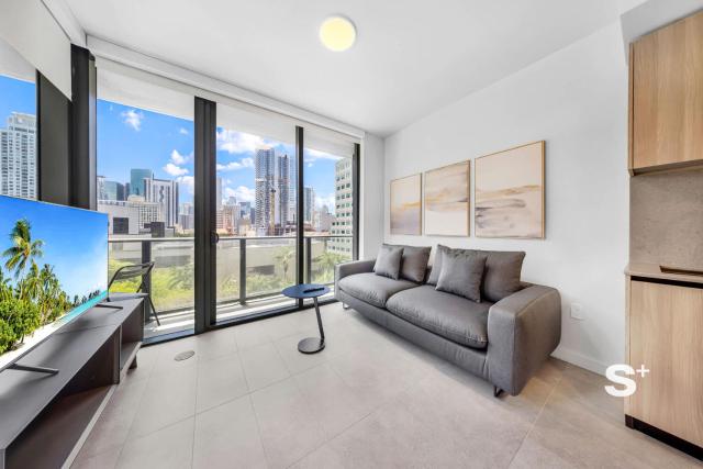 501 First - Brand-New Luxury Studio & Rooftop Pool