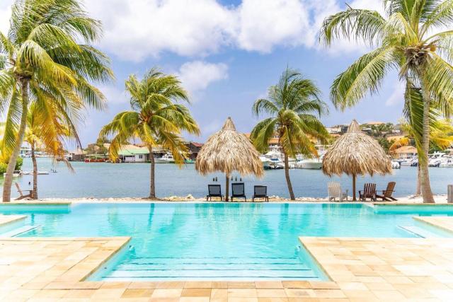 Villa Devries C4 near Jan Thiel Private Beachfront Pool