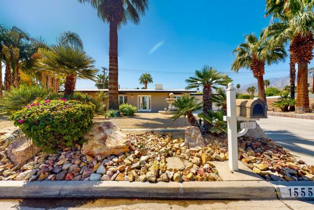 Sunny Dunes Oasis - 32012