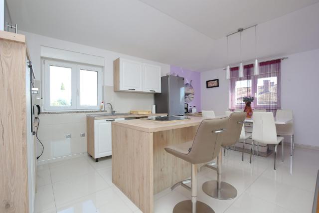 Apartments with parking space Kastel Gomilica, Kastela - 21020