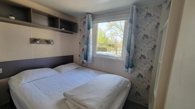 Mobil-home climatisé proche lac camping 4 étoiles piscine chauffée