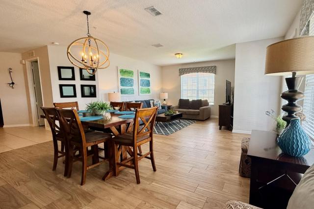 Vista Cay at Epic Universe - Luxury Lakeview 4 bedroom condo
