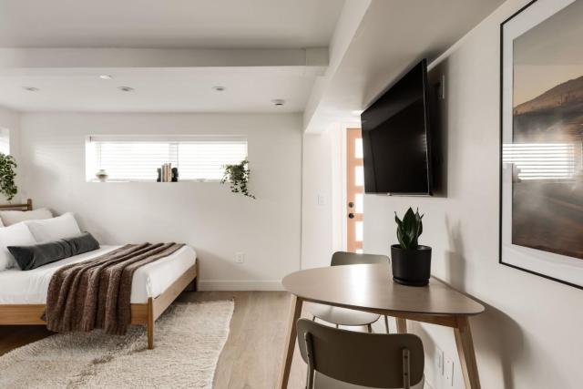 Tide House - Unit E - Seaside Studio w Parking