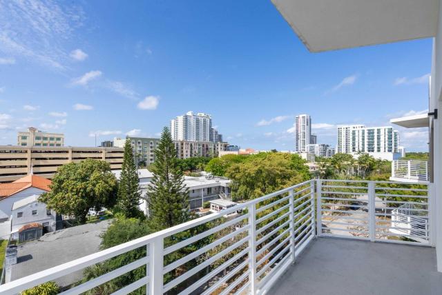 Modern Cozy 2 bedroom FREE Parking & High Speed Wifi