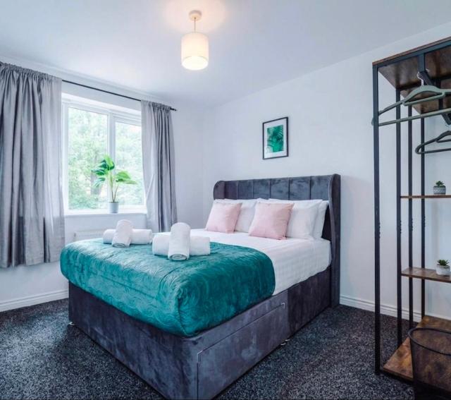 Caspian House 8Beds 6Bedroom 3Bath Contractors NHS Relocation