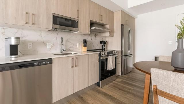 Landing Modern 1BD Pool