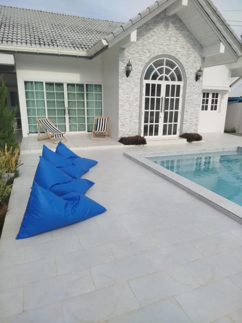 Luna Villas Khanom 4 Bedroom Pool Villa