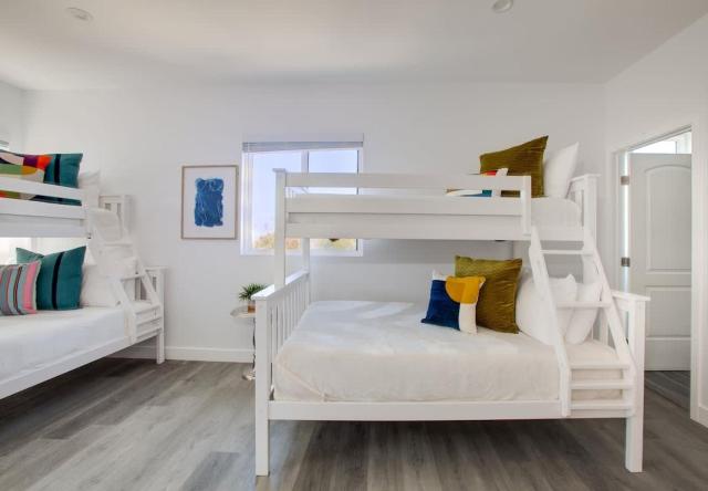 Luxury Townhome with Gated Parking and Private Balcony