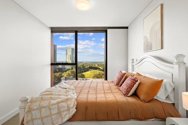 Luxury 2BR Oasis Panoramic CBD & Park Views