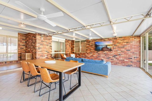 The Lakehaven - Serene Lakeside Entertainer