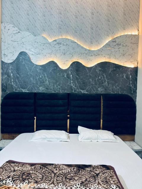 Hotel Radha Madhavam
