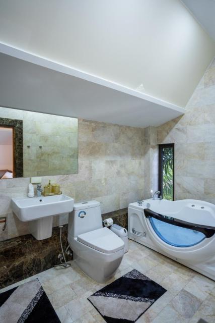 5BR Private Pool Villa near NaiHarn Beach