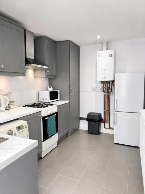 RS Prime Inn Birmingham - Premium Private Rooms & 2 Double Beds Apartment With Bathroom & Kitchen, Free Parking Near NEC, Airport, HS2 Birmingham