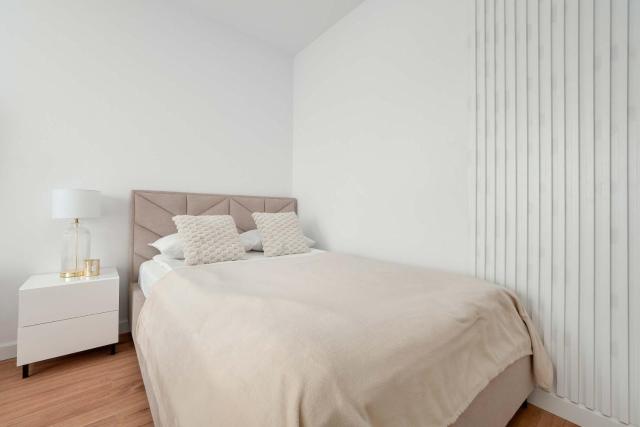 Nowoczesne Studio z Parkingiem w Zielonej Okolicy by Noclegi Renters