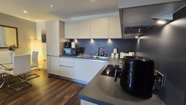 Elegant 2BD & 2BA City Centre Luxury with Lake View