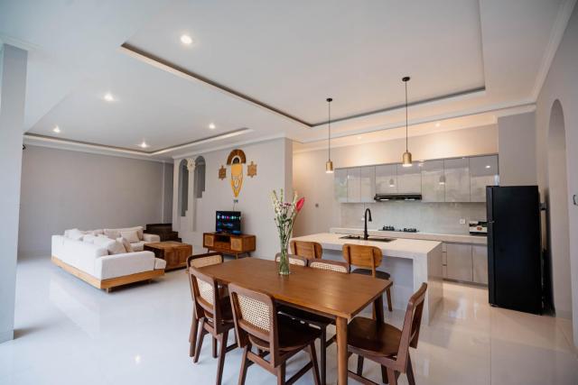 Danes Studio Canggu - Cozy 3BR with pool, 900m to Echo Beach