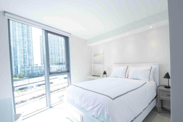 New Apt Miami Brickell 2 Br Den