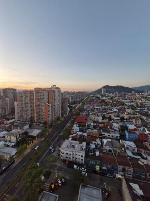 Luminoso departamento cercano a Barrio Italia