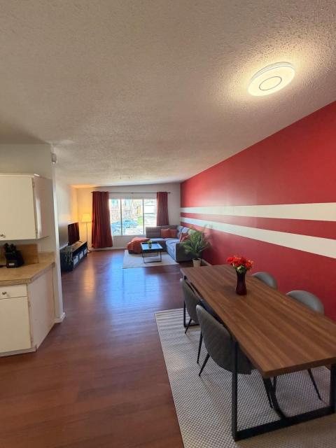 Cozy 2BR Near Zoo Downtown & Max Bell