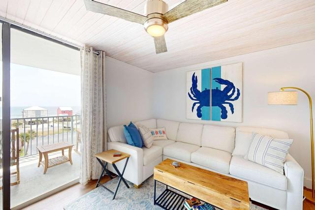 Completely renovated gulf view condo with pool hot tub tennis and pickleball