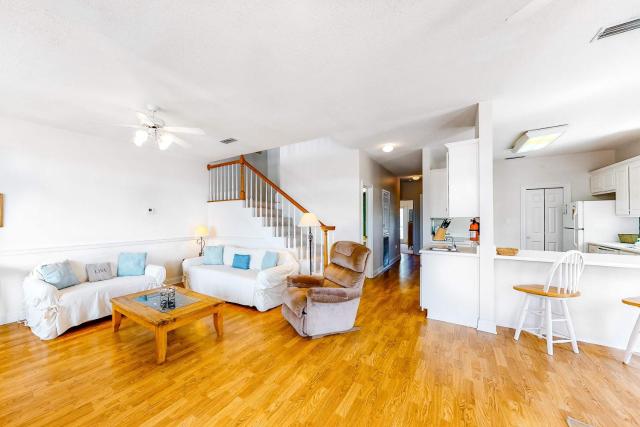 Friendly Duplex with Full Kitchen Central AC Washer Dryer & High-Speed WiFi