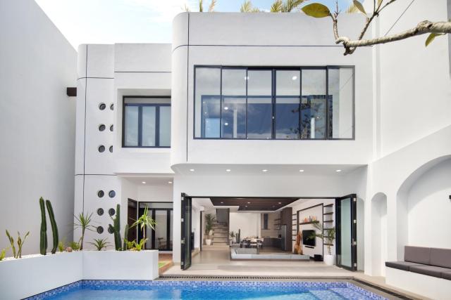 Seminyak Brand New 4BR with pool & rooftop near Lafavela