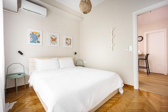 Kefi - Bright 2BR Athens Apartment