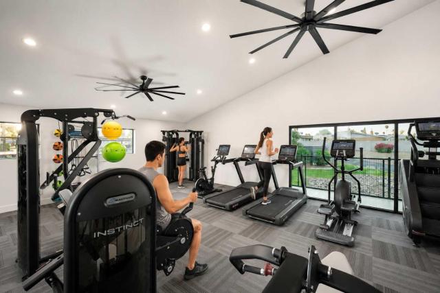 Prime Location Pool Gym Balcony Parking Washer and Dryer