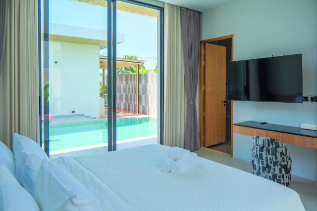 4bedroom pool villa near beach chalong