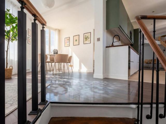 Spacious Designer Duplex 9 Guests Fully Renovated