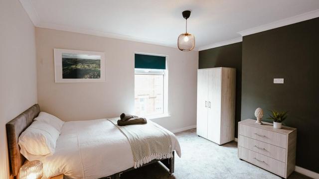 Charming 3 Bedroom Townhouse - Centrally Located