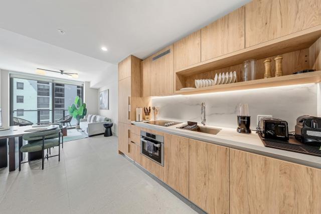 Steps to Bayfront Park - Prime Condo
