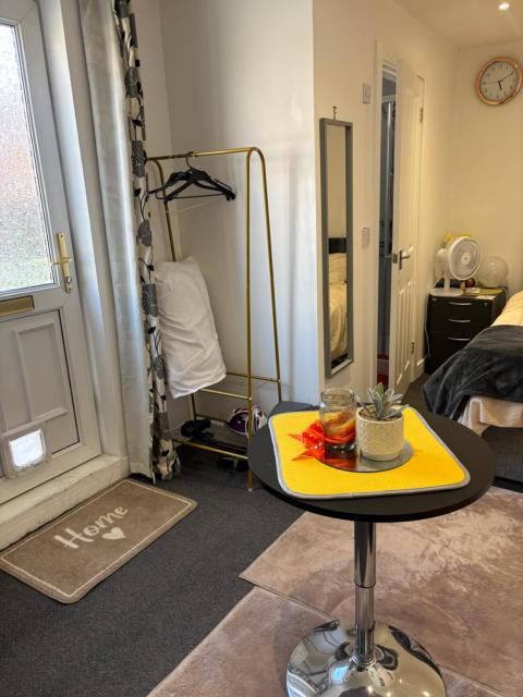 Self-Contained Studio with Ensuite & Private Access