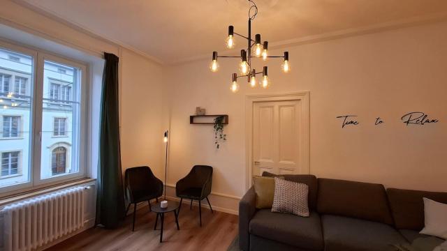 City Views & Spacious Living with Rooftop Terrace