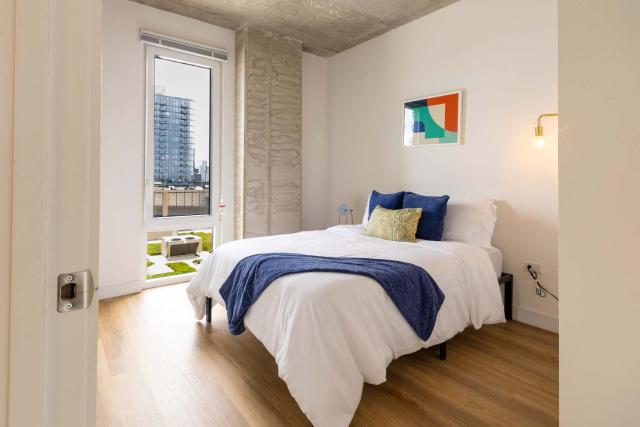 4BR Modern Urban Escape Walk to Zoo Lakefront & Red Line