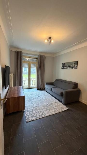 Leo, apartment