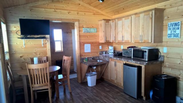 Lake Minden Camping Resort Cottage 1