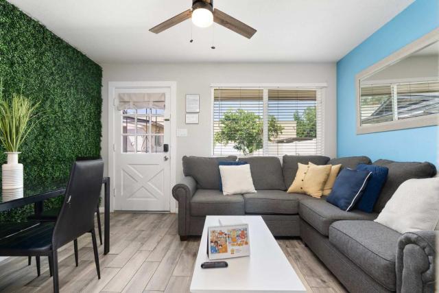 Cozy 4BR Home Near Old Town Sleeps 4
