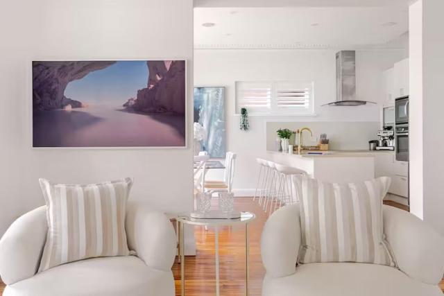 Manly Beachfront Stays - 3 Bedroom with Garden - Steps to Ferry, Beach, Shops & Restaurants
