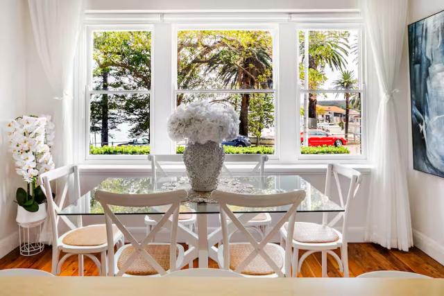 Manly Beachfront Stays - 3 Bedroom with Garden - Steps to Ferry, Beach, Shops & Restaurants