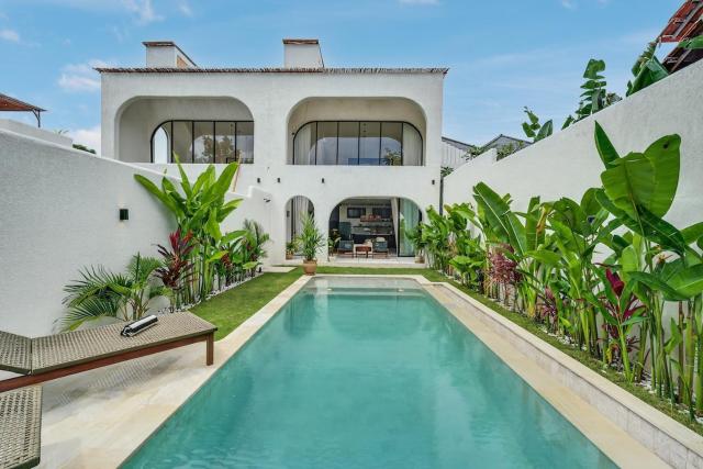 Villa Lou - Modern Villa with Garden and Pool