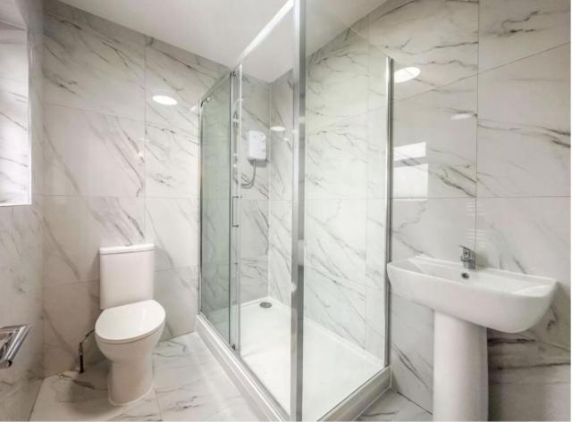 Cozy Guest Rooms in Bedford with Shared Facilities