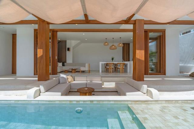 Luxury 2BR Villa Rosy Pool & Sunken Lounge Canggu